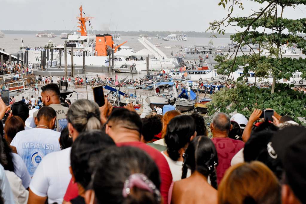 Círio Fluvial: Imagem Peregrina leva multidão pelas águas de&nbsp;Belém