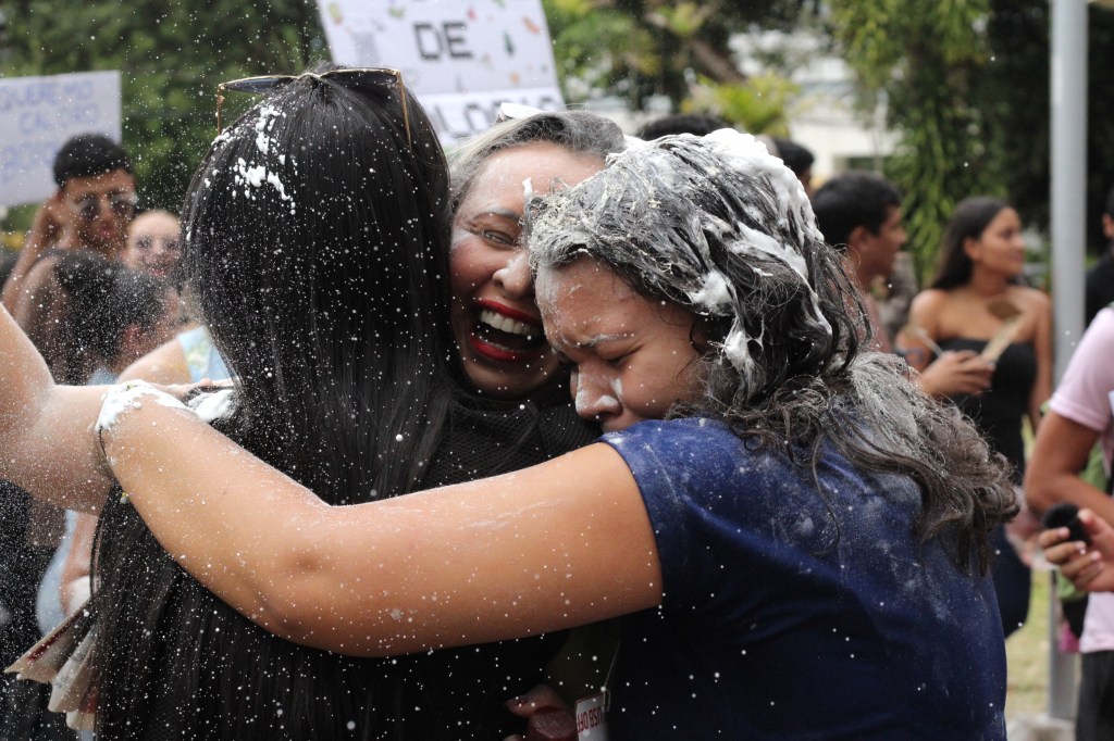 Dia de colocar a vitrola pra tocar, é vestibular! 